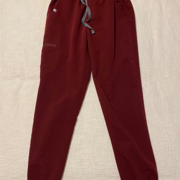 Figs Burgundy Scrub Set - Picture 8 of 8